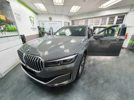 https://www.mycarforum.com/uploads/sgcarstore/data/1/1_1610422747_0BMW 7 Series New.jpg